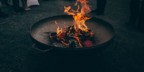 Wie man eine Feuerschale löscht. - Waldbereit.de