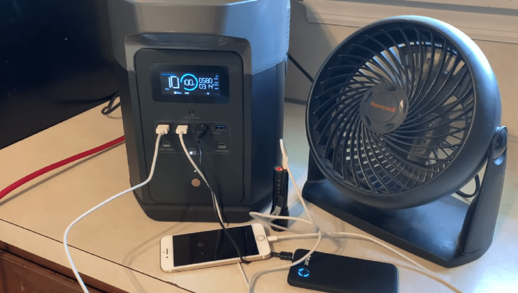 EcoFlow Delta Max Leistungstest mit Handy und Ventilator