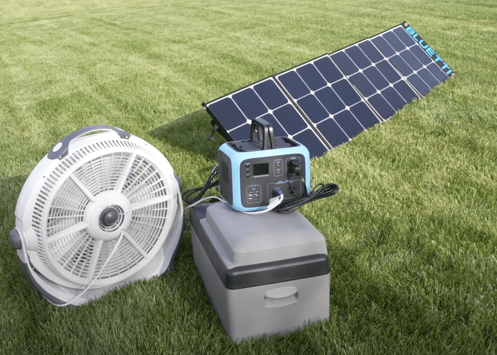PowerOak Bluetti Ac50 lädt Ventilator und wirkt als Solargenerator