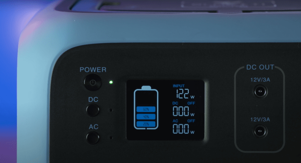 PowerOak Bluetti Ac50s Display mit Ladeanzeige