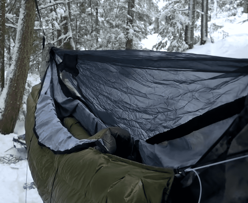  Schlafsack Schichten in der Hängematte im Winter und Schnee