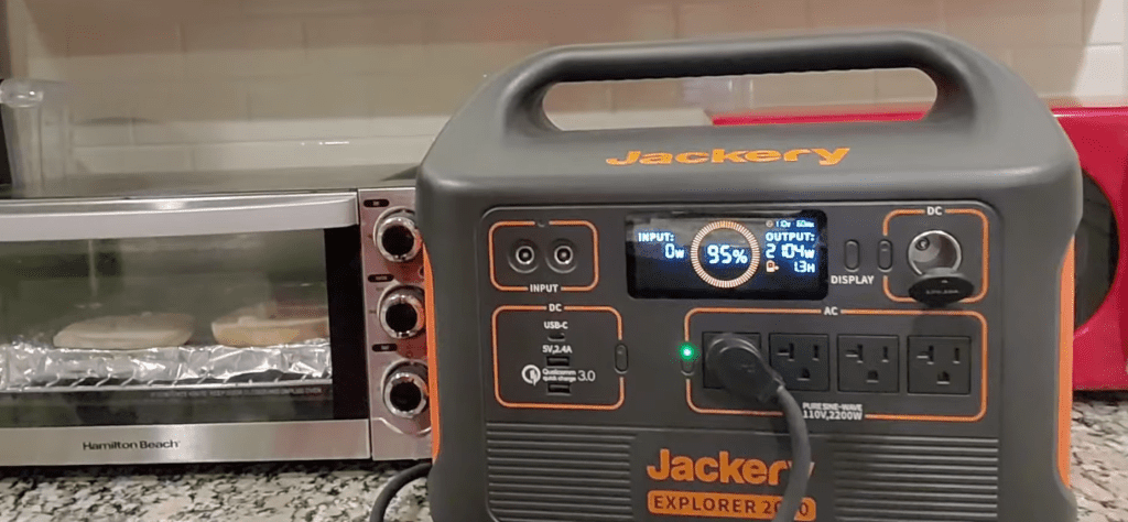 Jackery Explorer 2000 mit Grill Mikrowelle Test