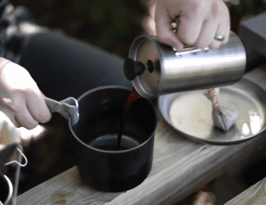 Wie beim Camping Kaffee kochen - Methoden zur Camping Kaffeezubereitung
